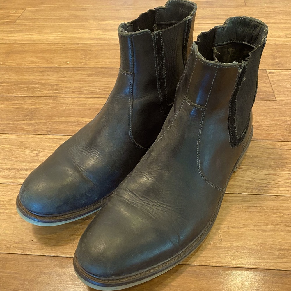 Men’s 10.5 Hush Puppies black leather Chelsea boot